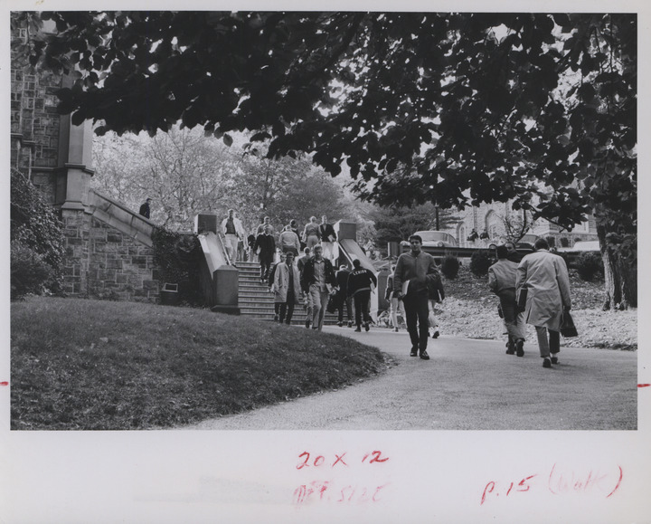 Group portrait / Linderman Library / Students; Steps | Lehigh Preserve
